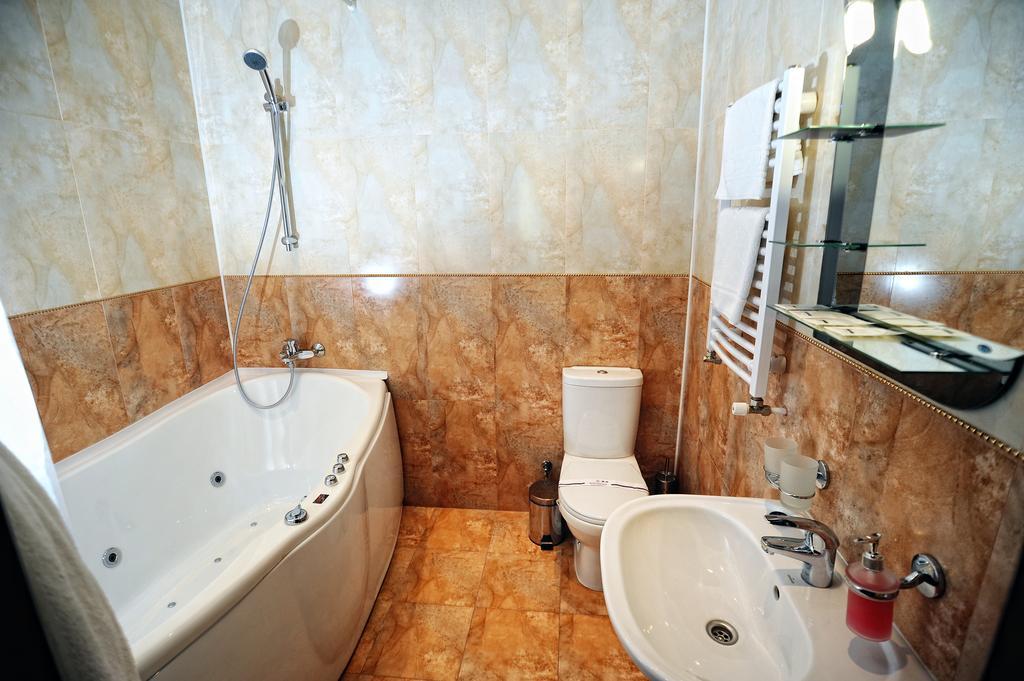 Срібний Водограй Hotell Poljana Rom bilde
